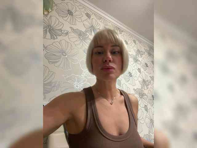AlisaBlackFox webcam