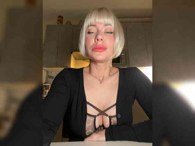 AlisaBlackFox webcam