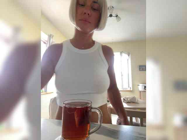 AlisaBlackFox webcam
