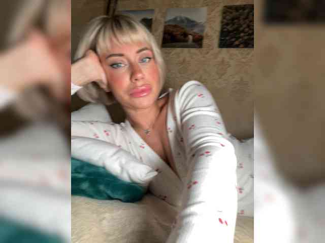 AlisaBlackFox webcam