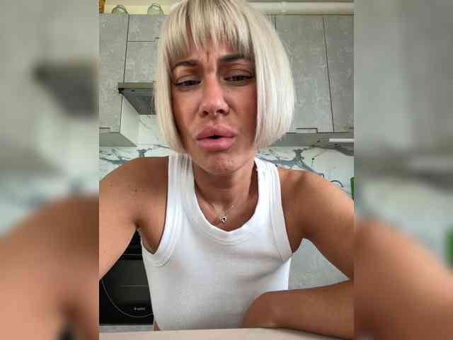 AlisaBlackFox Live Webcam on BongaCams
