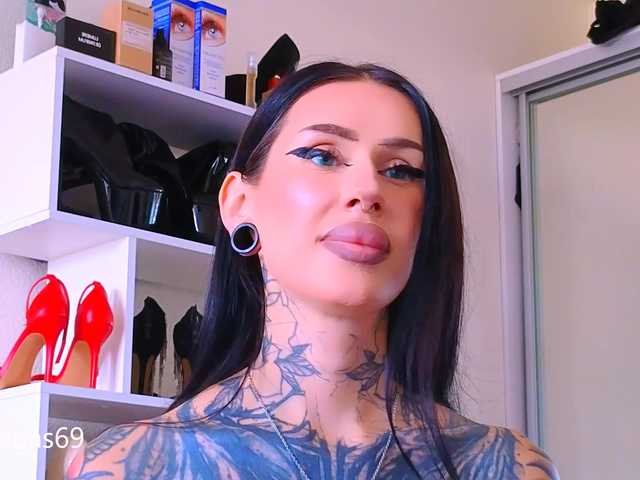 Lina-moore69 live cam on BongaCams