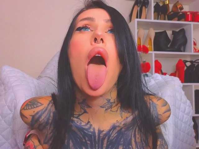 Lina-moore69 live cam on BongaCams