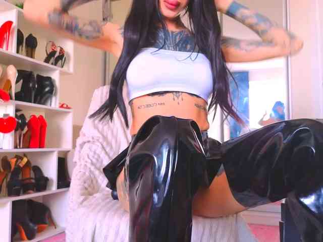 Lina-moore69 live female cam on bongacams