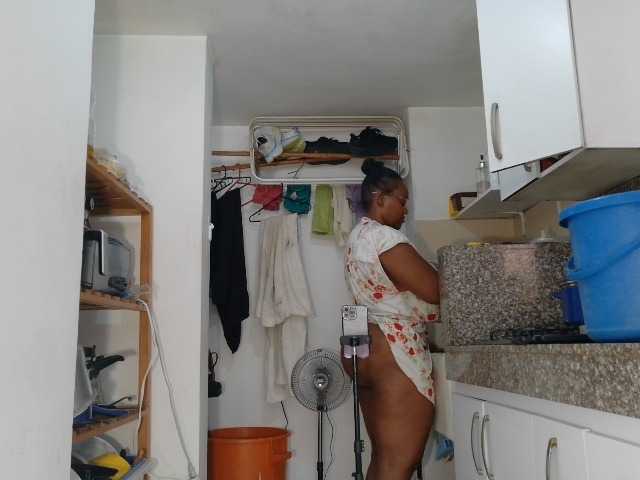 LiraRusso1 live cam on BongaCams