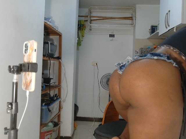LiraRusso1 live cam preview