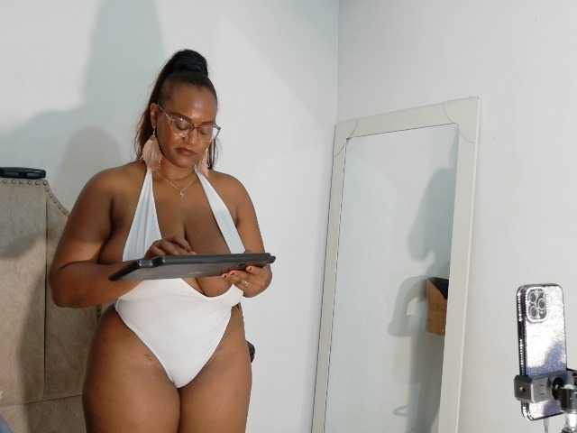 LiraRusso1 live cam on BongaCams