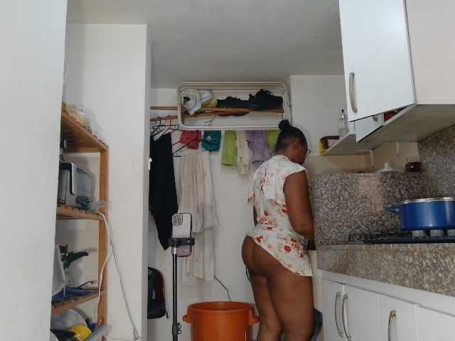 LiraRusso1 live cam on BongaCams