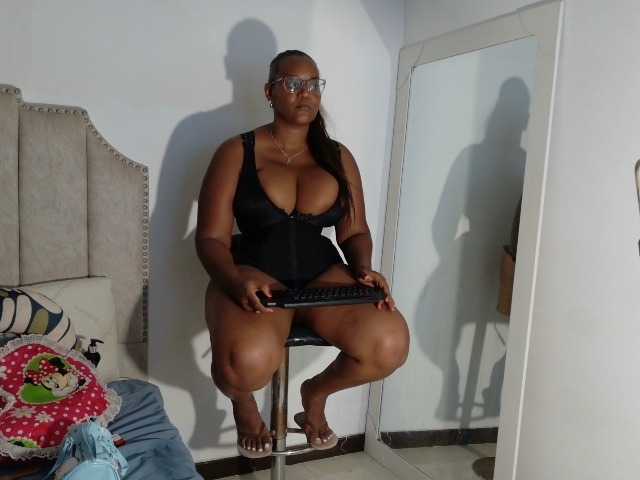 LiraRusso1 live cam on BongaCams