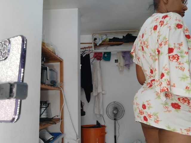 LiraRusso1 live cam on BongaCams