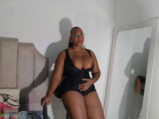 LiraRusso1 live cam on BongaCams