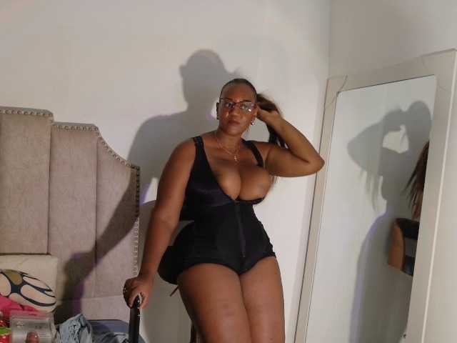 LiraRusso1 live cam on BongaCams