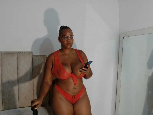 LiraRusso1 live cam on BongaCams