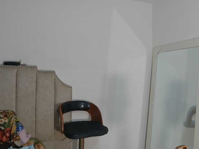 LiraRusso1 live cam on BongaCams