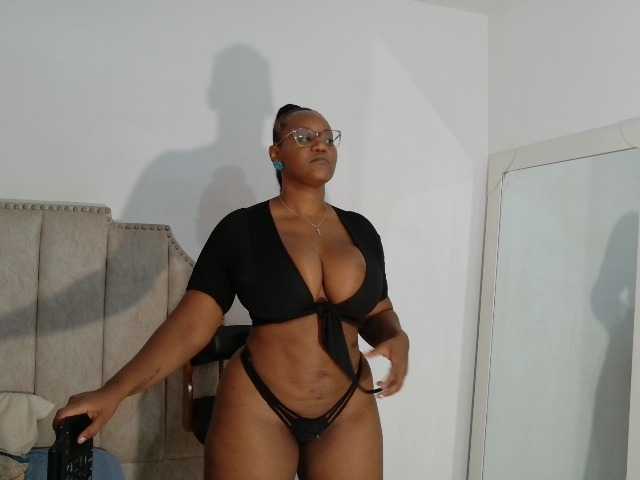 LiraRusso1 live cam on BongaCams