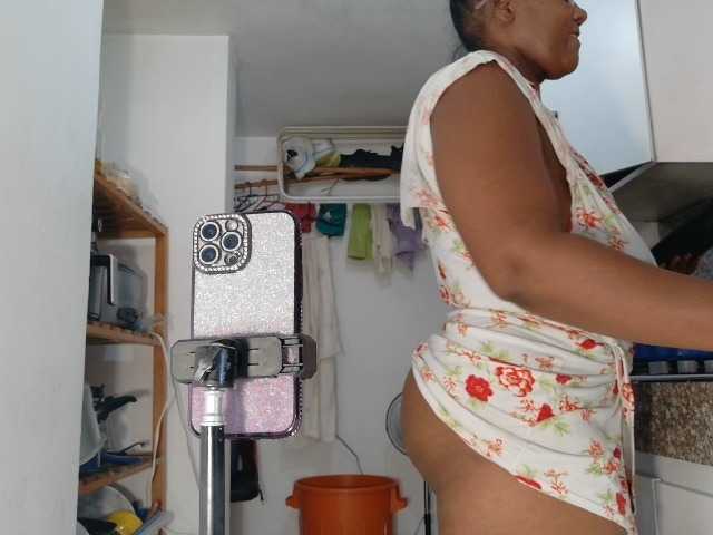 LiraRusso1 live cam on BongaCams