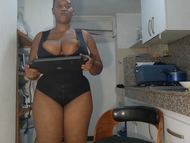 LiraRusso1 live cam on BongaCams
