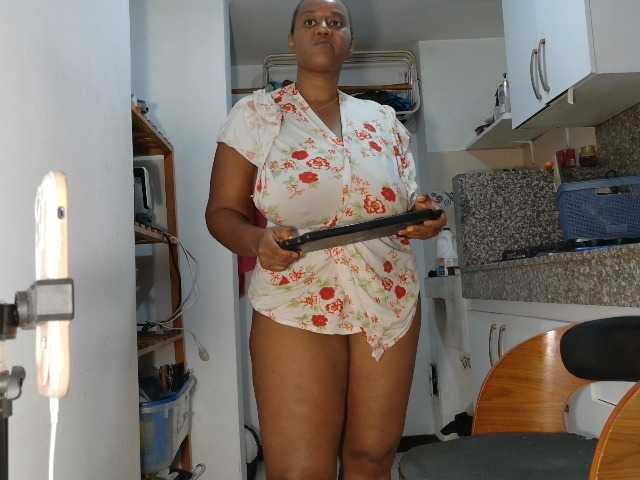 LiraRusso1 live cam on BongaCams
