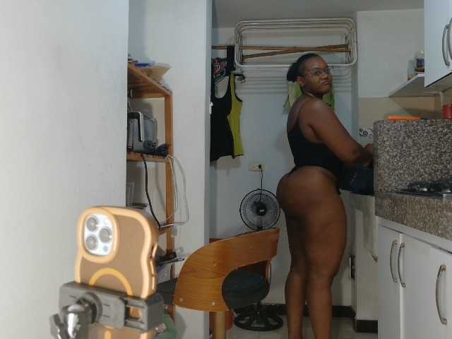 LiraRusso1 live cam on BongaCams