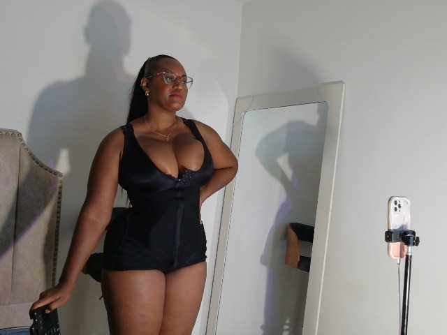 LiraRusso1 live cam on BongaCams