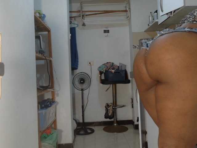 LiraRusso1 live cam on BongaCams