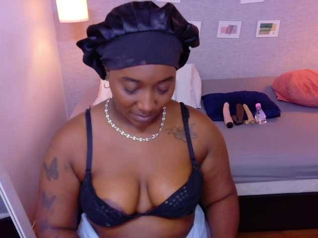 kiara-evanss's BongaCams show and profile