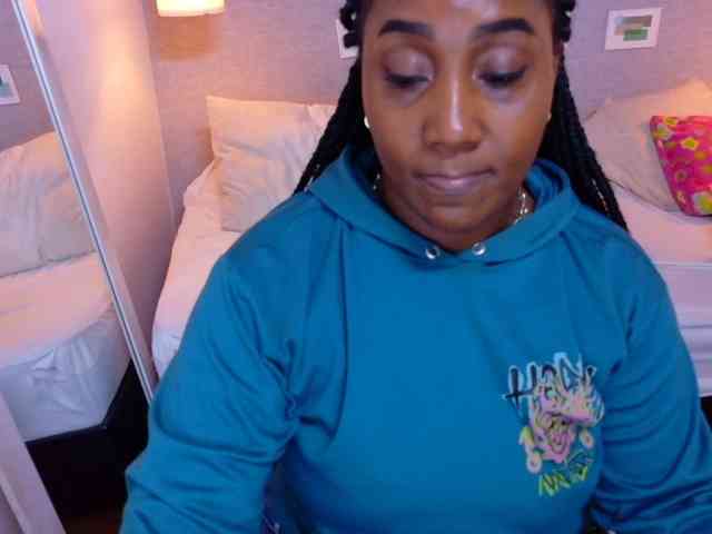 kiara-evanss's live room