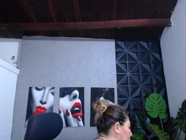 Valentina-mature live cam on BongaCams