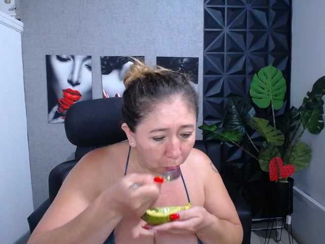 Valentina-mature live cam on BongaCams