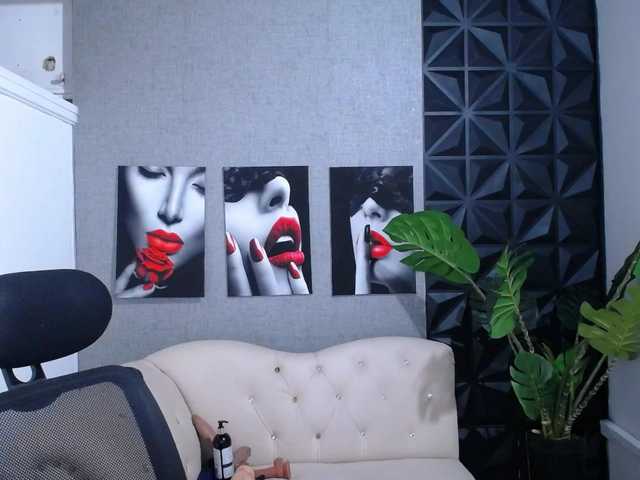 Valentina-mature's BongaCams show and profile