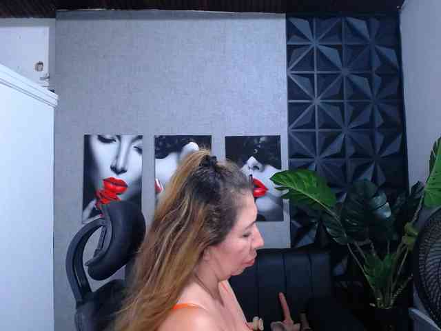 Valentina-mature webcam