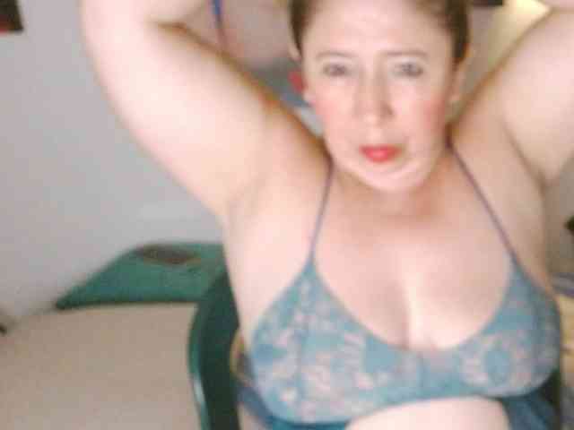 Model: Valentina-mature
