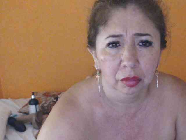 Model: Valentina-mature