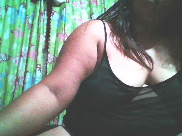 Yummypussy432 live cam on BongaCams