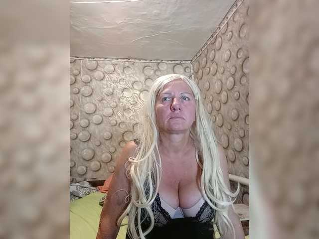 FameLara live webcam show