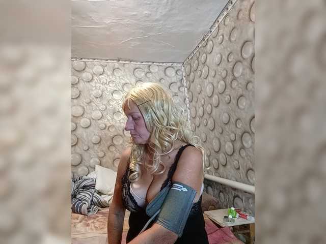 FameLara live cam preview