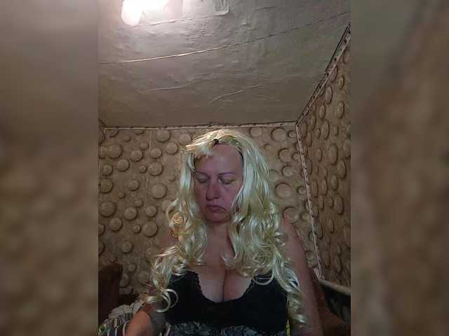 FameLara's BongaCams show and profile