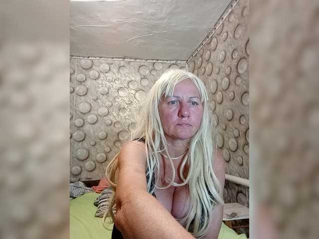 FameLara live webcam show