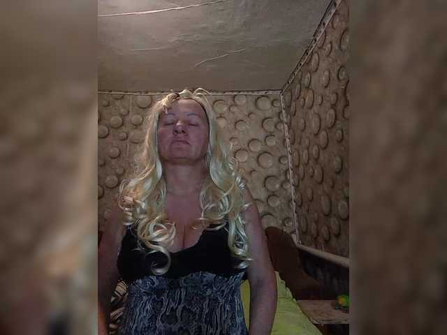 FameLara's BongaCams show and profile