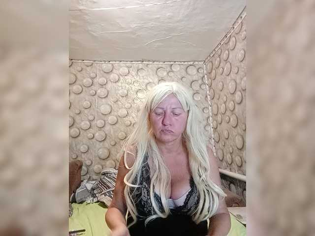 FameLara live webcam show