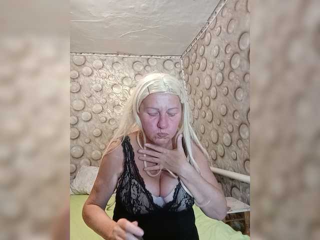 FameLara live webcam show
