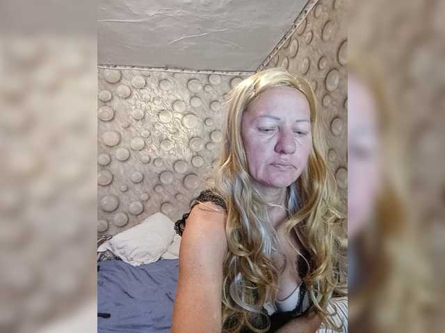 FameLara, en directo ahora en BongaCams