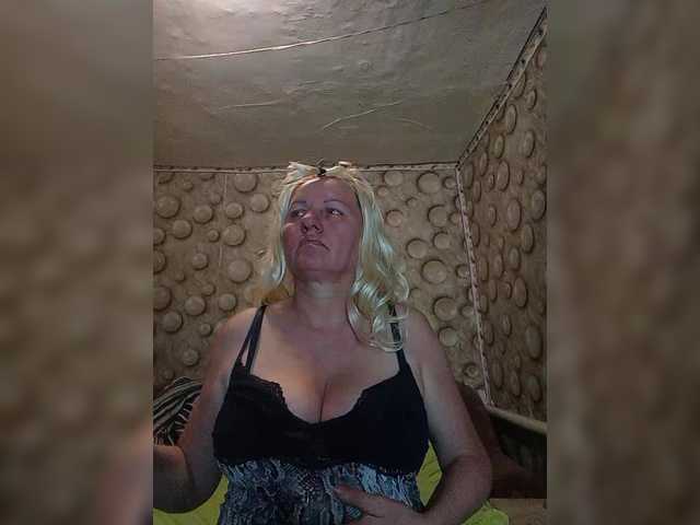 FameLara's BongaCams show and profile