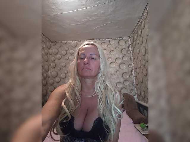 FameLara live cam on BongaCams
