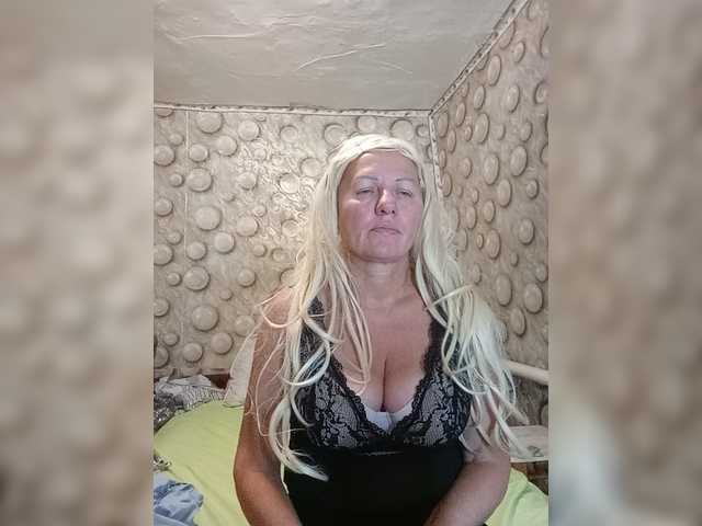 FameLara live webcam show