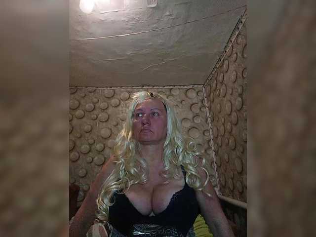 FameLara's BongaCams show and profile