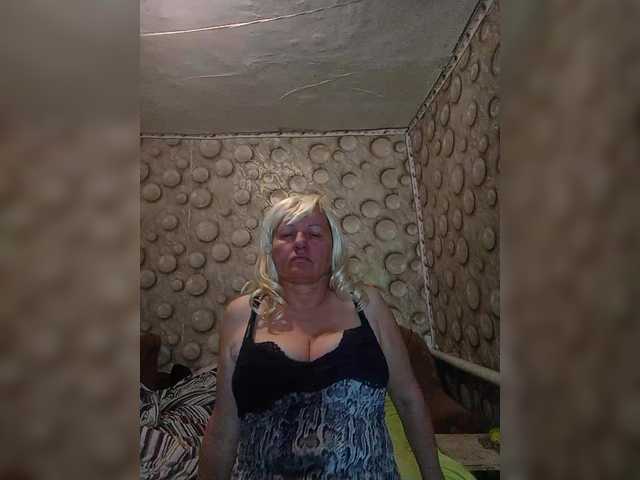 FameLara's BongaCams show and profile