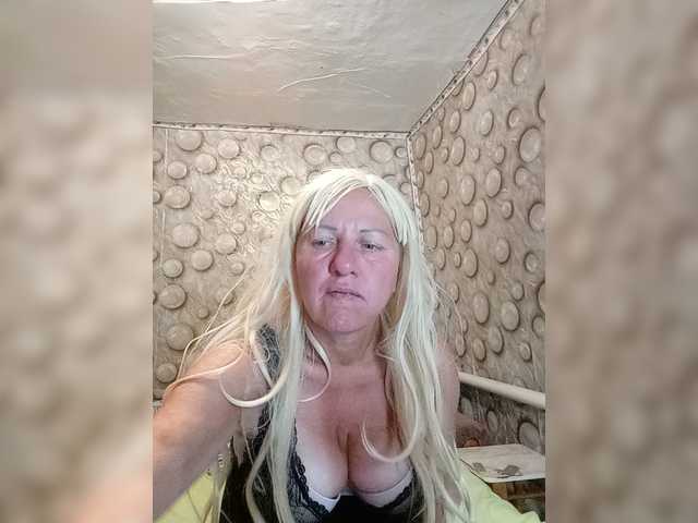 FameLara live webcam show