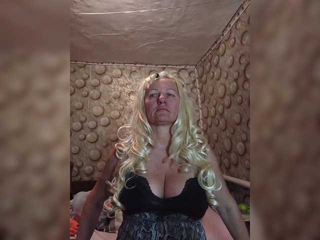 FameLara's BongaCams show and profile