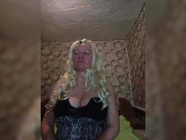 FameLara's BongaCams show and profile